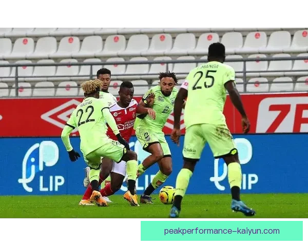 兰斯持续保持竞争力，年轻球员涌现备受关注