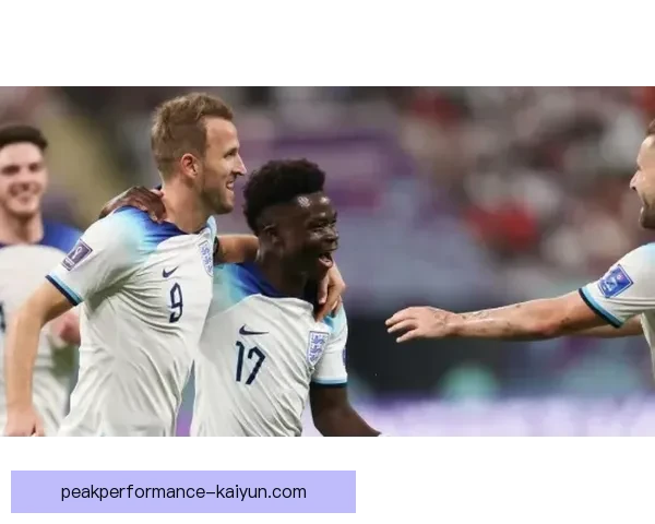 萨卡在英格兰国家队表现出色，受欢迎度持续提升，未来备受期待。