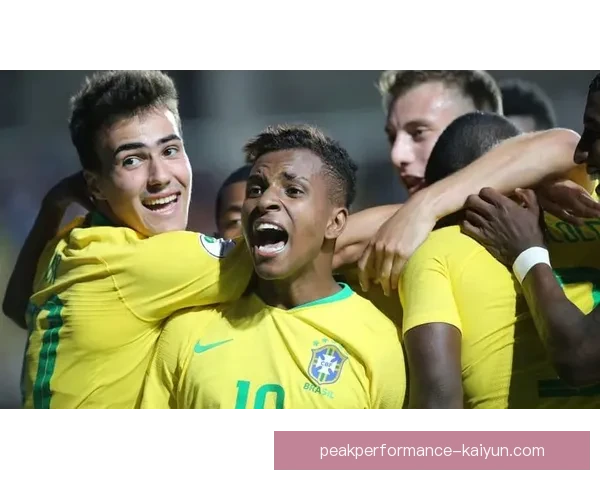 广州队卡纳瓦罗持续提升球队竞争力，状态回暖引发期待